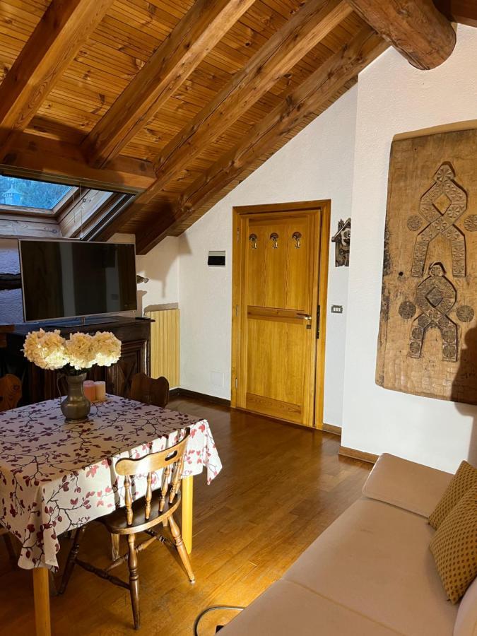 Chalet Blanc "La Mansarda" Courmayeur Exterior foto