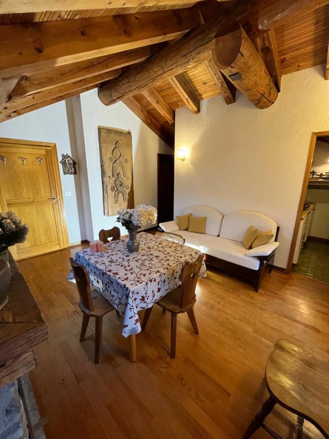 Chalet Blanc "La Mansarda" Courmayeur Exterior foto