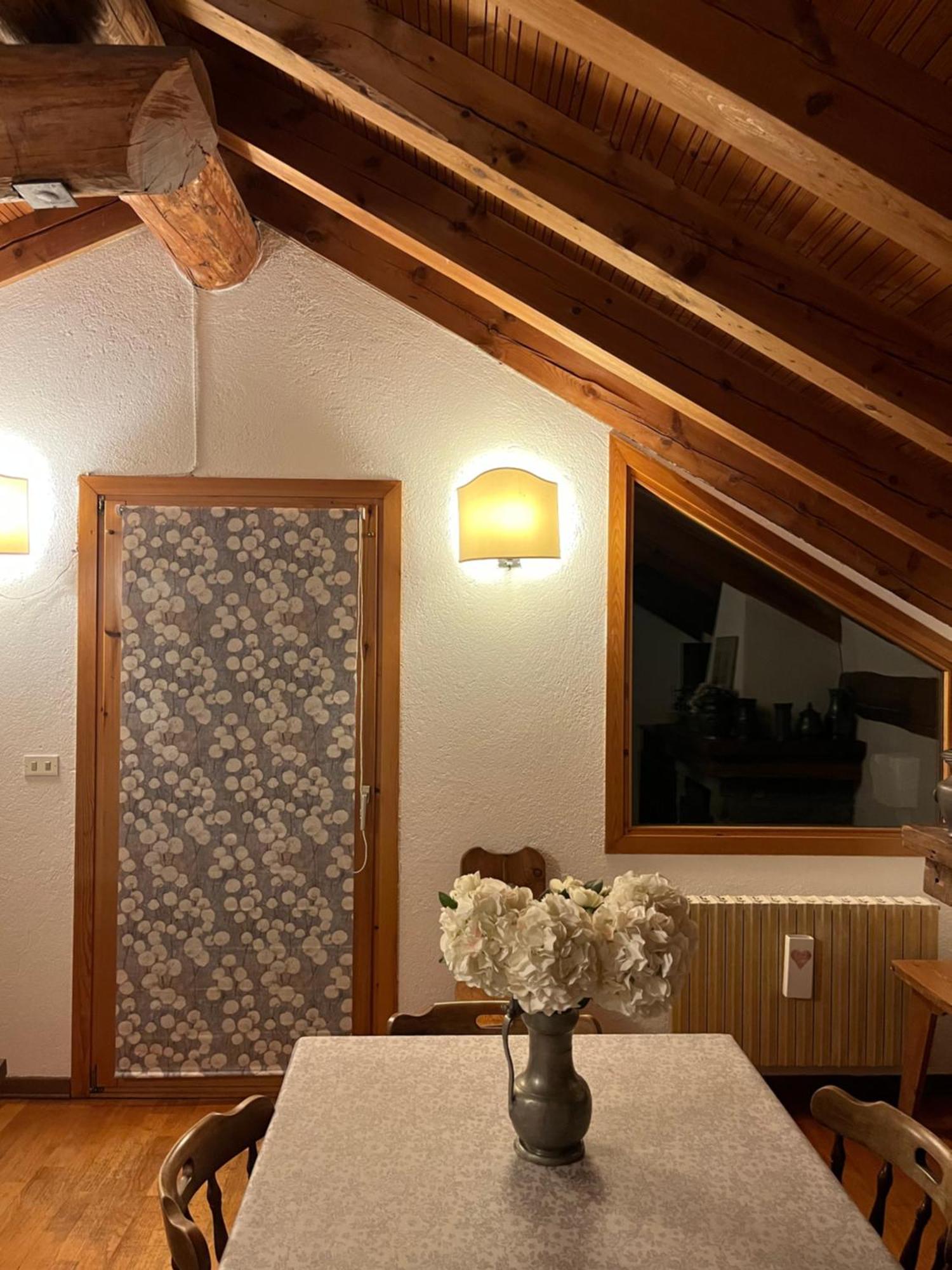 Chalet Blanc "La Mansarda" Courmayeur Exterior foto
